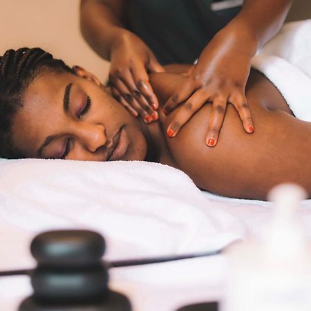 Radisson Blu Hotel & Convention Centre Kigali Exterior photo A woman receiving a massage
