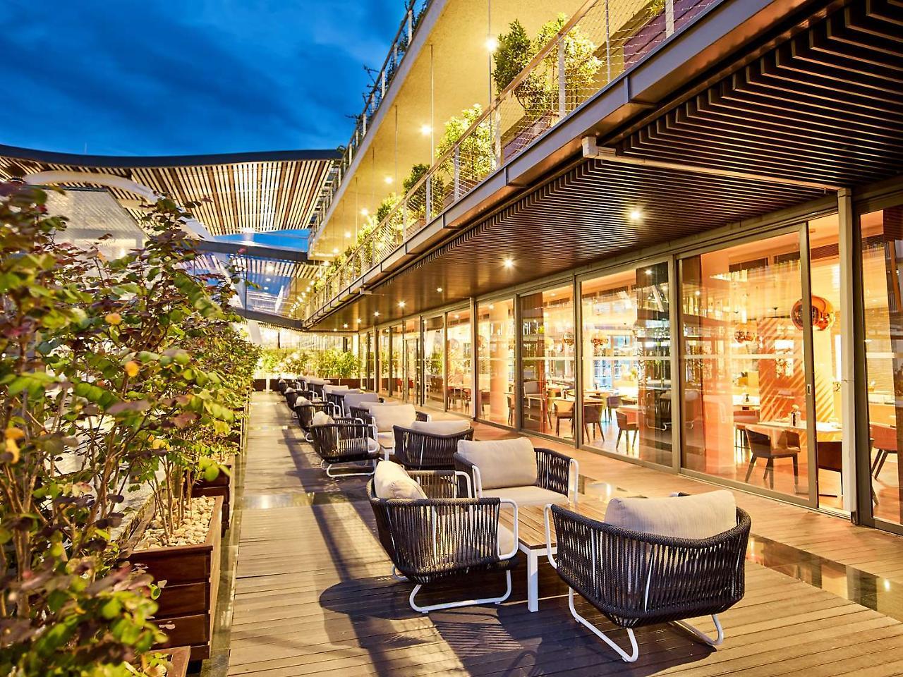 Radisson Blu Hotel & Convention Centre Kigali Exterior photo The Terrace