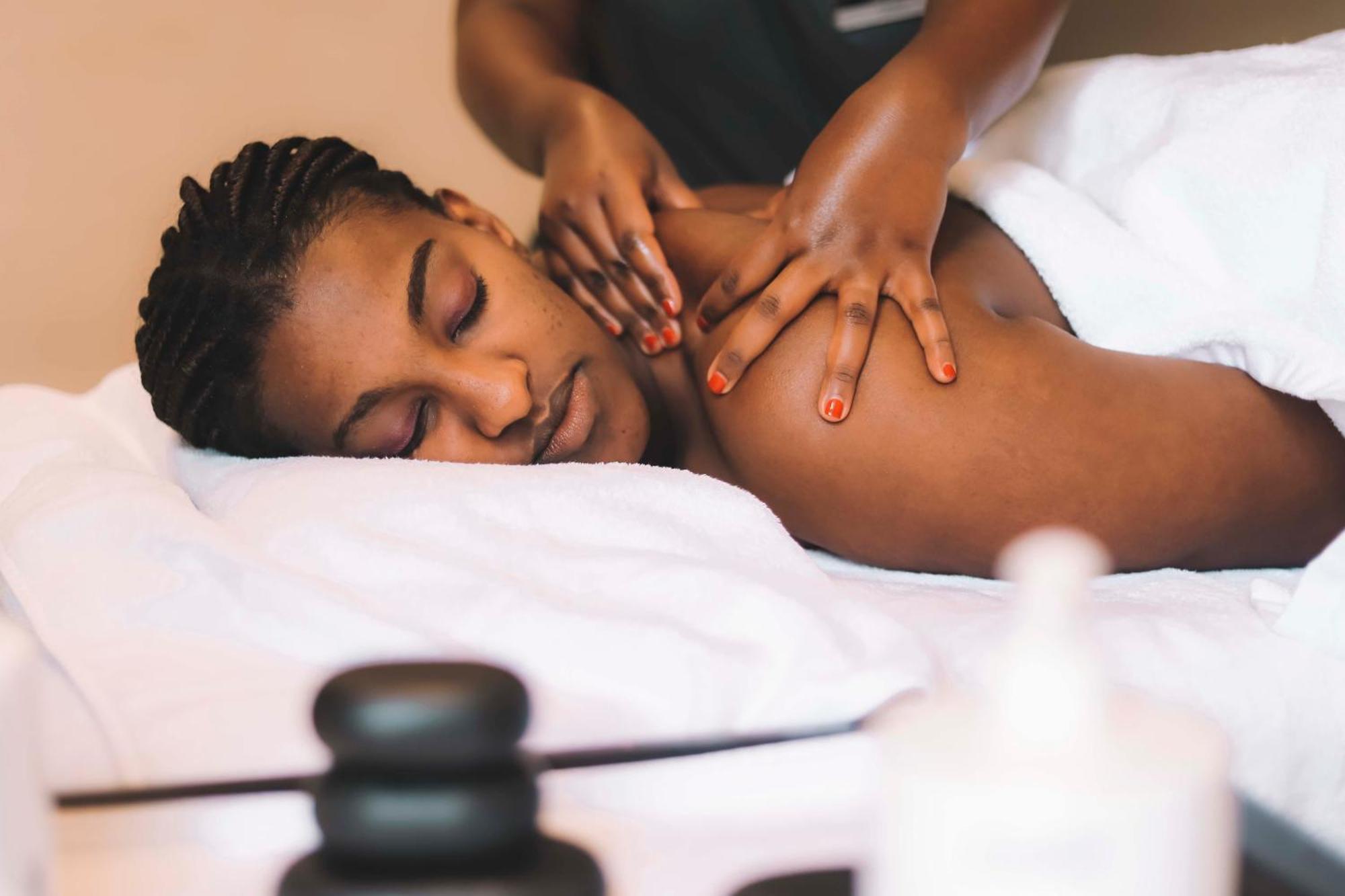 Radisson Blu Hotel & Convention Centre Kigali Exterior photo A woman receiving a massage