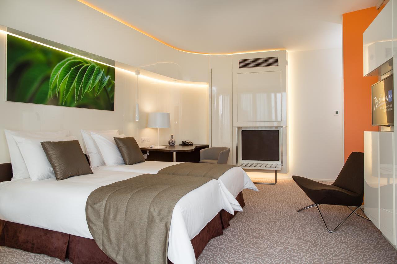 Radisson Blu Hotel & Convention Centre Kigali Exterior photo A room at the hotel
