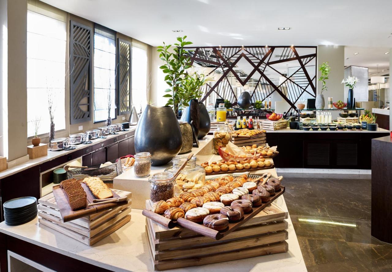 Radisson Blu Hotel & Convention Centre Kigali Exterior photo The buffet at the 1010 restaurant
